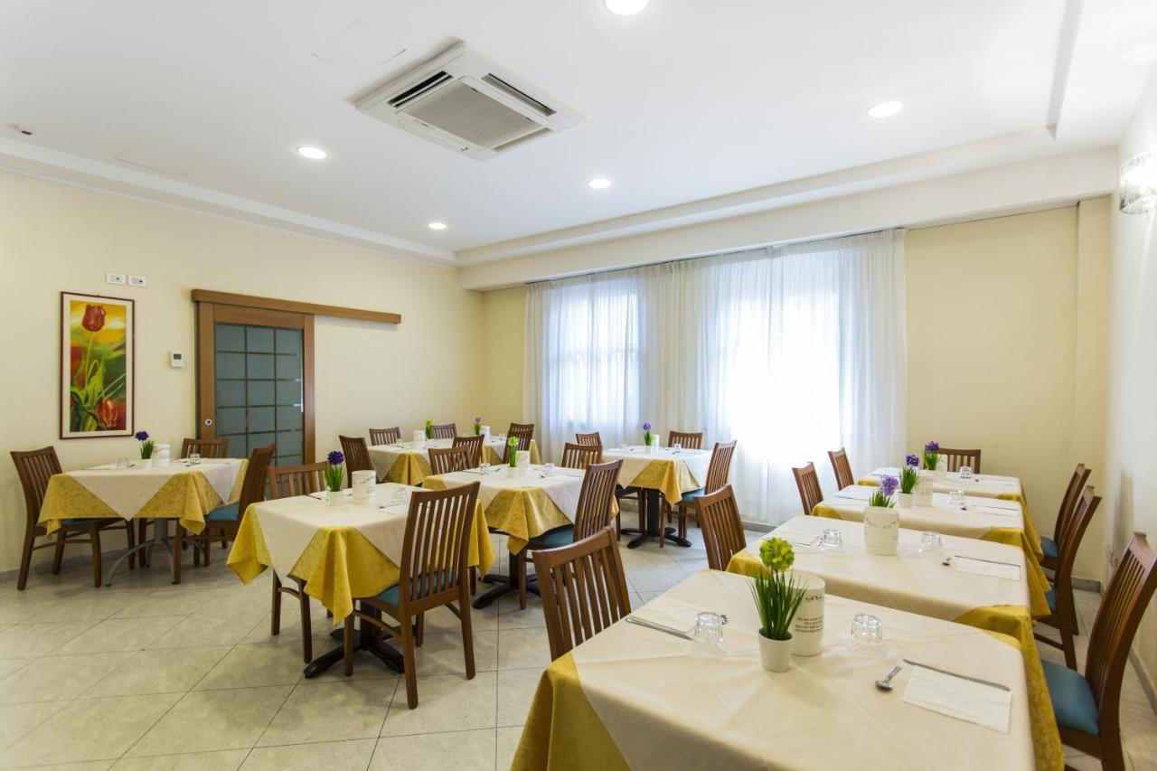 Hotel Savana 里米尼 外观 照片