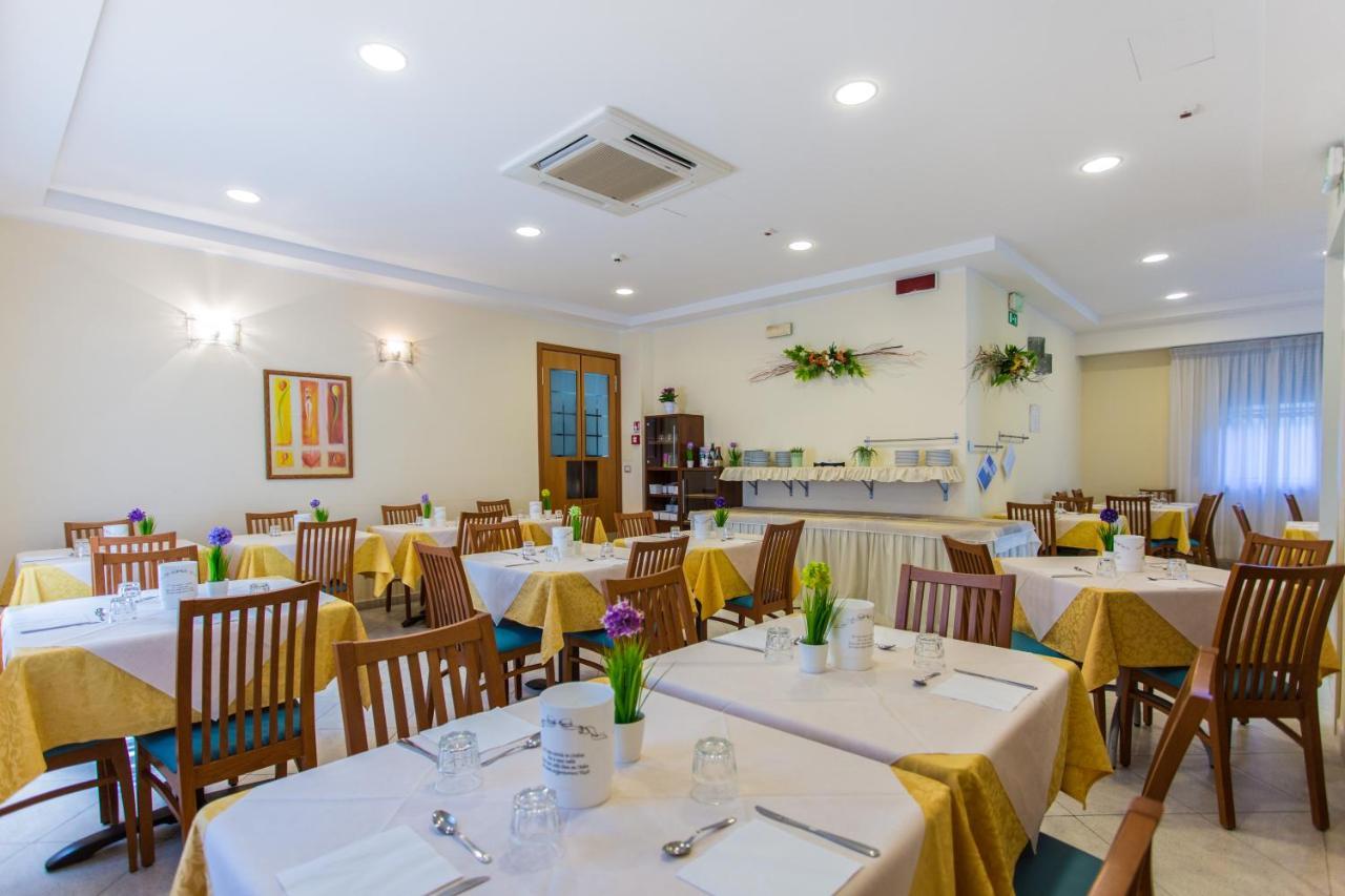 Hotel Savana 里米尼 外观 照片