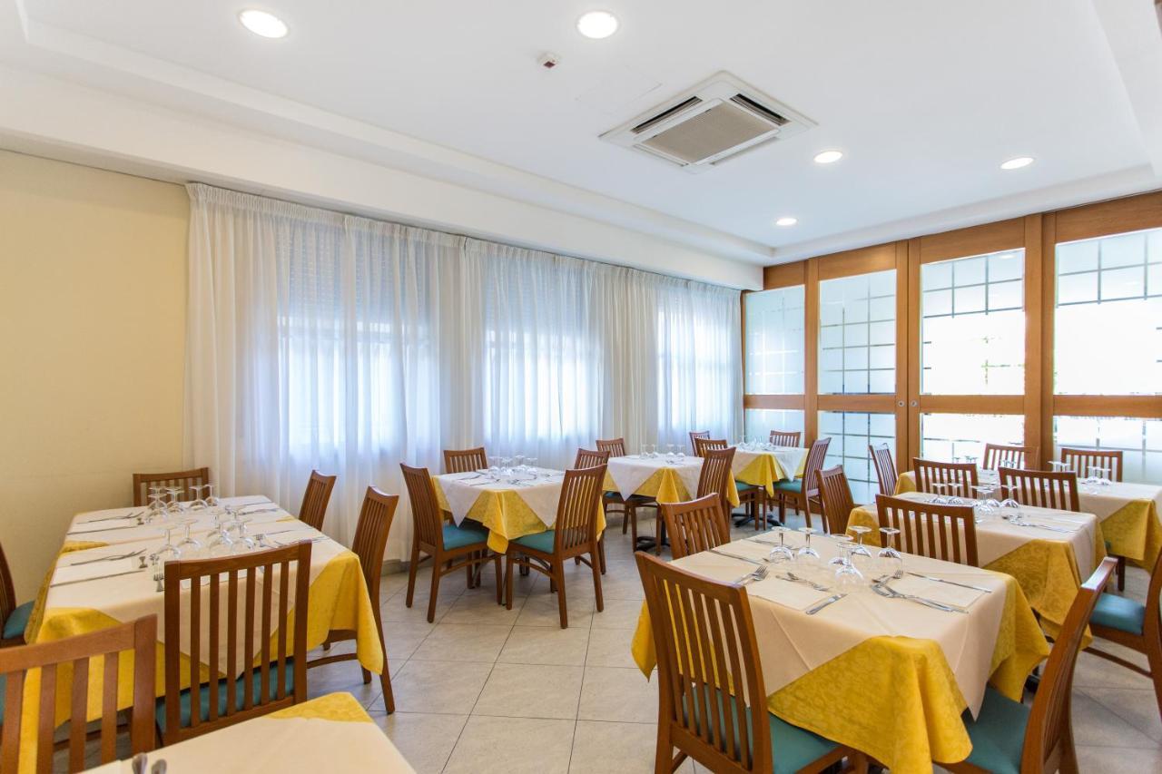 Hotel Savana 里米尼 外观 照片
