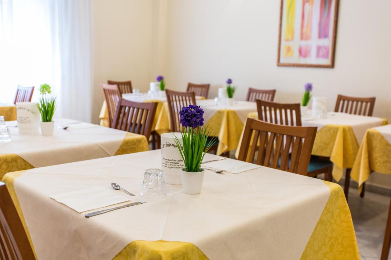 Hotel Savana 里米尼 外观 照片