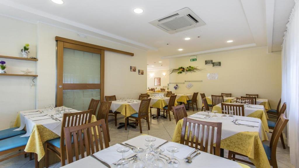 Hotel Savana 里米尼 外观 照片